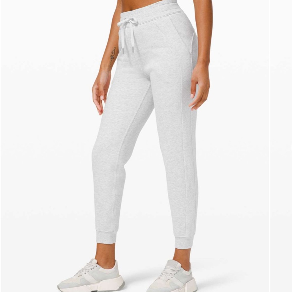 Lululemon 28 inch high rise scuba jogger Heather grey, size 4